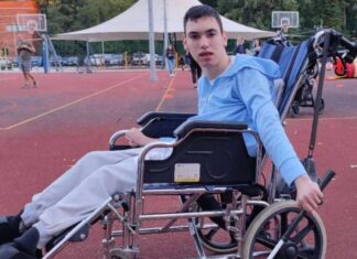 Коледен благотворителен базар в подкрепа на Михаил Кашидов – Мишо