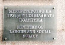 Препоръчва се да бъдат преустановени посещенията в домове и социални услуги за възрастни
