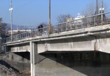 Мостът до пазара продължава да чака своя ремонт