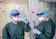 884 случая на COVID-19 в страната