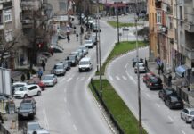 Спират движението за два часа по една от централните улици в града