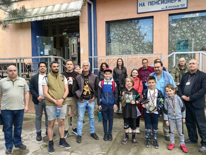 Обща снимка на наградените играчи