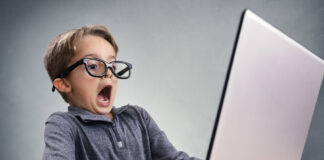 Обявяват 2 дни предварително връщането на малките ученици в клас