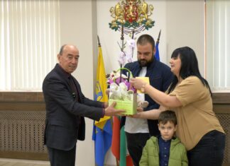 Подаръци получи първото бебе за 2026 г.