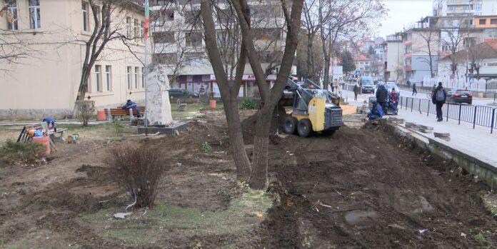 паметник Левски ремонт