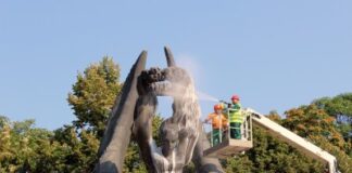 С 15 литра шампоан измиха паметника на Съединението в Пловдив в навечерието на 6 септември