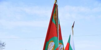 Военен празник с награждаване на военнослужещи в центъра на града