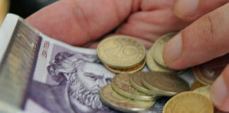 Намаляват пенсиите за осигурените и в частен универсален фонд