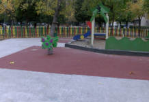 В парка на ул.“Цар Освободител“ детската площадка вече има настилка