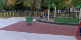 В парка на ул.“Цар Освободител“ детската площадка вече има настилка