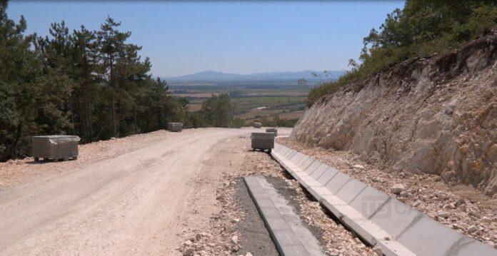 път до Мулдавския манастир