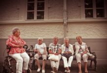 Държавата съдейства на общините при установени случаи на COVID-19 в домовете за възрастни хора