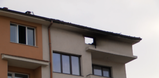 Запали се покривът на къща в кв. „Долни Воден“