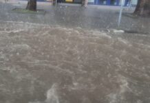 Пожарникари от Асеновград отводняваха различни помещения след вчерашния пороен дъжд в града