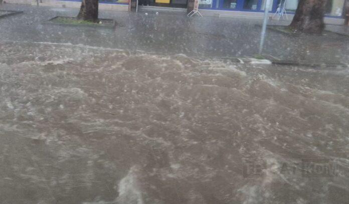 Пороен дъжд в Асеновград.2