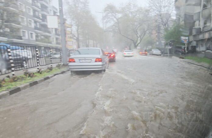 Пороен дъжд в Асеновград.3