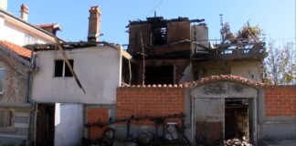 Пожар в триетажна къща в Горнослав остави стопаните й без подслон