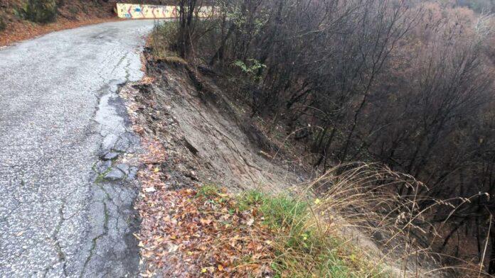 Пропадане на пътя Асеновград - село Лясково