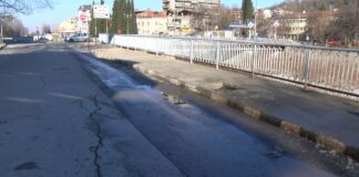 Пропадна участък от улица „Съединение“ Пропаднал участък на път