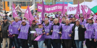 Поне 700 лева стартова заплата за млад висшист, който работи по специалността си