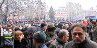 Хиляди протестираха днес в подкрепа на д-р Димитров