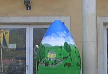 Огромно великденско яйце в двора на ОУ „Христо Ботев”