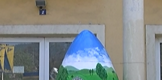 Огромно великденско яйце в двора на ОУ „Христо Ботев”