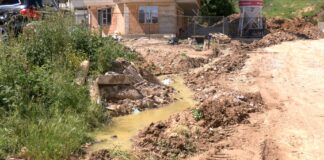 Реки с вода се стичат и наводняват имоти в Асеновград