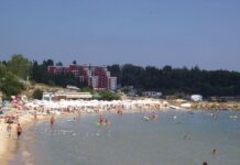 Министърът на туризма Николина Ангелкова инспектира плажа на Равда