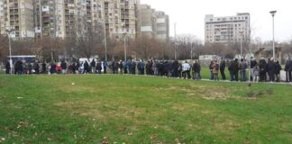 Километрична опашка за безплатно дръвче в Пловдив