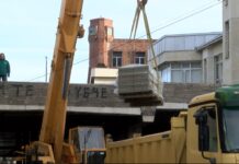 Ремонтни дейности по площада спряха движението в центъра на Асеновград СМР