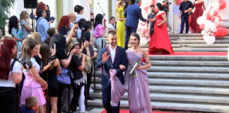 Асеновград изпрати последните си абитуриенти