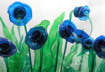 Ученици се състезават с предмети от рециклирани материали