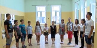 Златен медал за децата от Група за народно пеене към ЦПЛР „Васил Левски“ в Асеновград от шампионат по фолклор в Хисаря