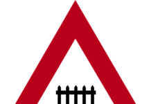 38-годишен мъж направи изпреварване, за да застане най-отпред пред спуснатите бариери на жп прелез