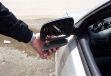 Счупиха огледалата на два автомобила на 58-годишен жител от село Катуница