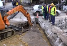 Подменят решетките на дъждоприемната шахта до Конската чешма