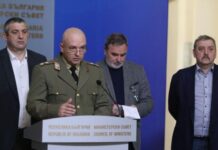 Националният оперативен щаб срещу коронавируса: Повече от двама възрастни да не се събират на открити пространства