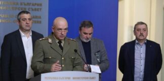 Националният оперативен щаб срещу коронавируса: Повече от двама възрастни да не се събират на открити пространства