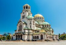 Набират средства за реконструкция на най- големият православен храм у нас- патриаршеската катедрала „Св. Александър Невски“.