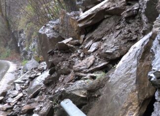 Заради обилния дъжд: свлачища и срутища на пътя Асеновград – Смолян