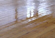 В Спортна зала „Асеновец” отново заваля