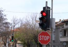 Граждани сигнализират за проблем със светофар