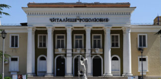 Писателят и журналист Николай Илчевски представи в Асеновград книгата си „Записки от селската кръчма „