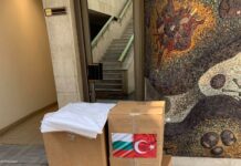 100 броя предпазни костюма от най-висок клас дари на Областния кризисен щаб Генералният консул на Република Турция в Пловдив Хюсейин Ергани