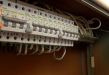 В сила са новите цени на тока и газа