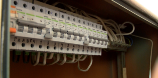 В сила са новите цени на тока и газа