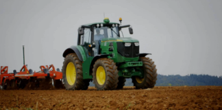 Установиха две нерегистрирани селскостопански машини