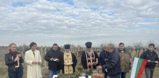 В Куклен зарязаха лозята и почетоха свети Трифон