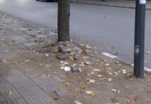 Разкопана тротоарна настилка продължава да стои вече година на главна улица в Асеновград